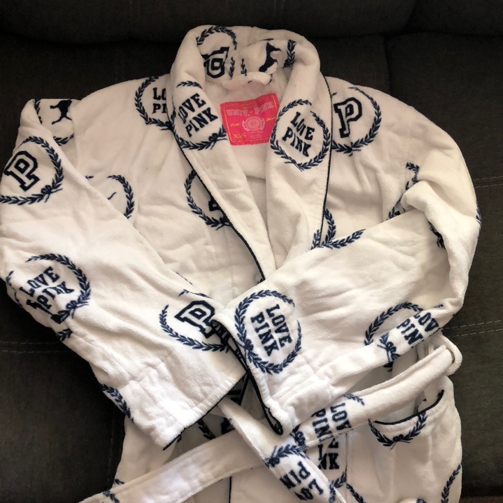 Victoria’s Secret/ Pink robe